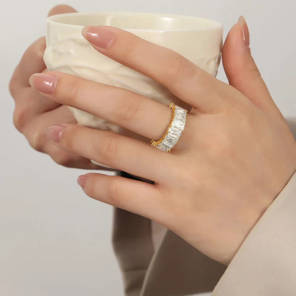 Bague en Acier Titane incrustée de Zircon