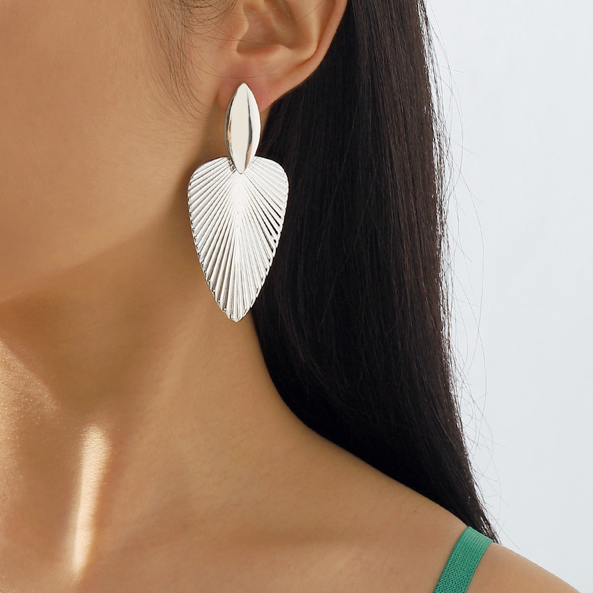 Boucles d’oreilles pendantes éventail métalliques