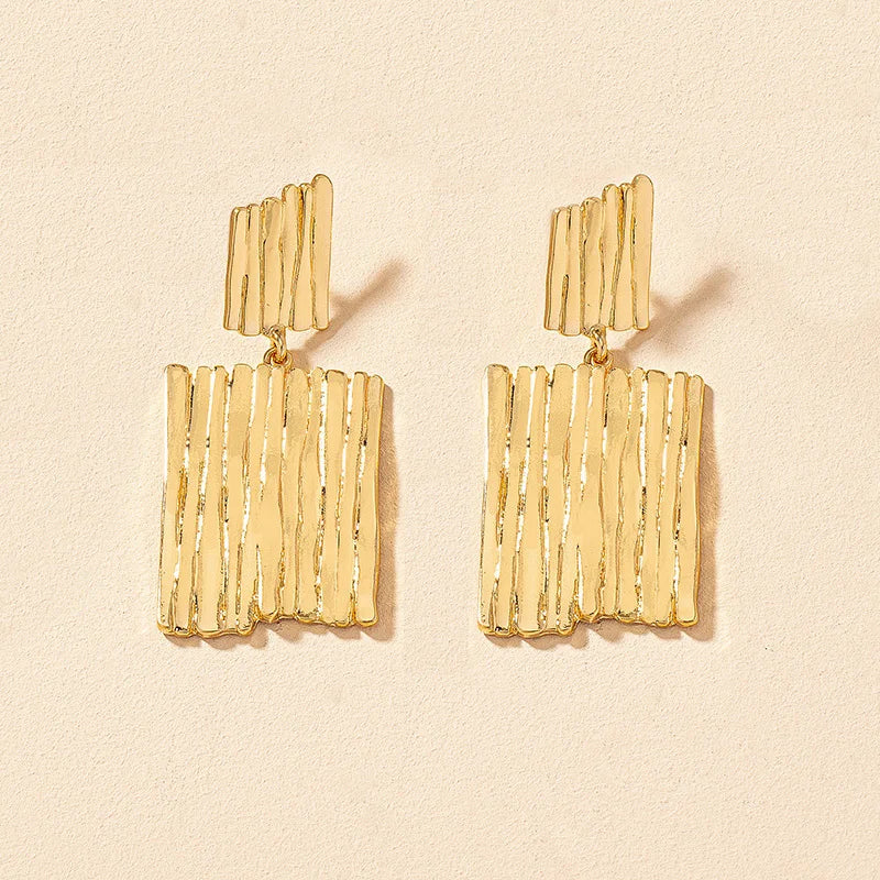 Boucles d’oreilles larges à motifs verticaux