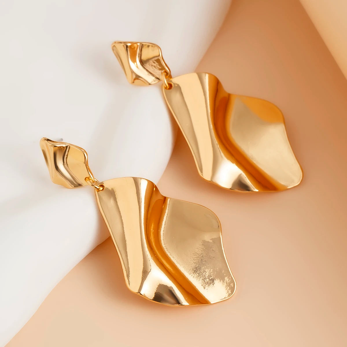 Boucles d’oreilles pendantes plissées vintage