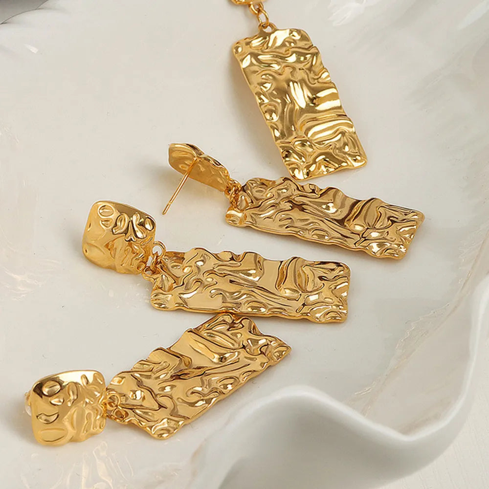 Boucles d’oreilles texturées en Titane Plaqué Or