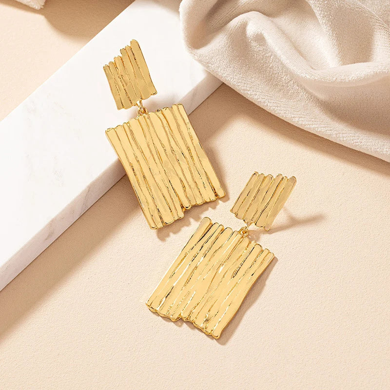 Boucles d’oreilles larges à motifs verticaux